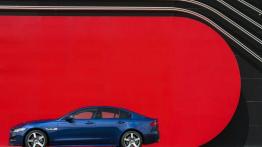 Jaguar XE 2.5t R-Sport Bluefire (2015) - lewy bok