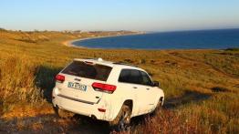 Jeep Grand Cherokee IV Facelifting (2014) Overland - widok z tyłu