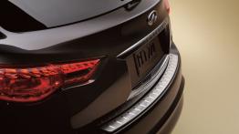 Infiniti QX70 (2014) - tył - inne ujęcie