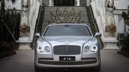 Bentley Flying Spur V8 (2014) - widok z przodu