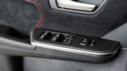 Toyota Camry Facelifting XSE (2015) - sterowanie w drzwiach