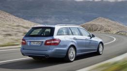 Mercedes E 350 CDI 4MATIC W212 kombi - widok z tyłu