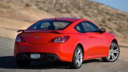 Hyundai Genesis Coupe - tył - reflektory wyłączone