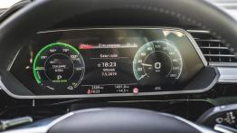 Audi e-tron - galeria redakcyjna - inny element panelu przedniego
