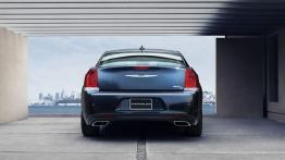 Chrysler 300C Platinum 2015 - widok z tyłu