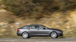 Jaguar XE 2.0d Ammonite Grey (2015) - prawy bok