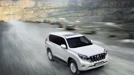 Toyota Land Cruiser 2.8 D-4D (2016) - widok z przodu