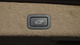 Volvo XC70 II Kombi 2.4 D5 215KM - galeria redakcyjna - bagażnik - inne ujęcie