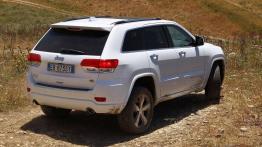 Jeep Grand Cherokee IV Facelifting (2014) Overland - widok z tyłu