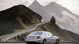 Mercedes S 63 AMG W222 (2014) - widok z tyłu