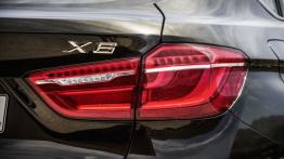 BMW X6 II xDrive50i (2015) - prawy tylny reflektor - wyłączony
