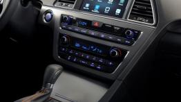 Hyundai Sonata YF Facelifting Sport 2.0T (2015) - konsola środkowa