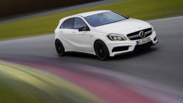 Mercedes A45 AMG (2013) - widok z przodu