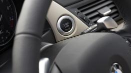 BMW X1 - przycisk do uruchamiania silnika