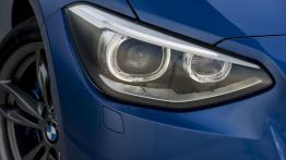 BMW M135i - prawy przedni reflektor - włączony