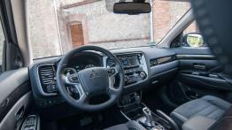 Mitsubishi Outlander PHEV (MY16) - dialog z klientem
