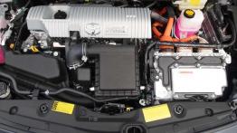 Zmusza do przemyśleń - Toyota Prius Plug-in Hybrid