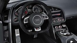 Audi R8 - stuknięty profesor po kuracji odmładzającej