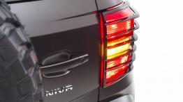 Chevrolet Niva Concept (2014) - prawy tylny reflektor - włączony