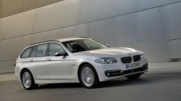 BMW serii 5 F11 520d Touring (2015) - prawy bok