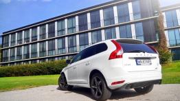 Volvo XC60 Facelifting 3.0 T6 304KM - galeria redakcyjna - widok z tyłu