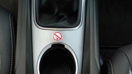 Toyota Avensis III Facelifting 2015 - galeria redakcyjna - tunel środkowy między fotelami