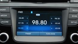 Hyundai Elantra V Facelifting - galeria redakcyjna - radio/cd/panel lcd