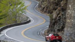 Jaguar F-Type S Manual Coupe (2016) - widok z tyłu