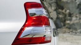 Toyota Land Cruiser 2.8 D-4D (2016) - lewy tylny reflektor - wyłączony