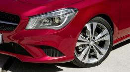 Mercedes CLA 220 CDI (C117) 2012 - lewy przedni reflektor - wyłączony