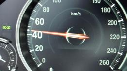 BMW Seria 7 F01 Sedan Facelifting 740d 313KM - galeria redakcyjna - prędkościomierz