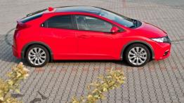 Honda Civic IX Hatchback 5d 1.8 i-VTEC 142KM - galeria redakcyjna - prawy bok