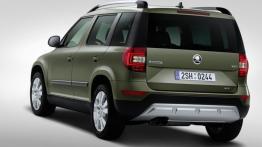 Skoda Yeti Facelifting (2014) - tył - reflektory włączone