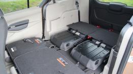 Ford Grand Tourneo Connect 1.6 TDCi - galeria redakcyjna - tylna kanapa złożona, widok z boku