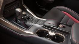 Lexus NX 300h F-Sport (2015) w Seattle - tunel środkowy między fotelami