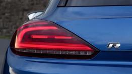 Volkswagen Scirocco III R Facelifting (2014) - lewy tylny reflektor - włączony