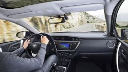 Toyota Auris II Touring Sports - pełny panel przedni