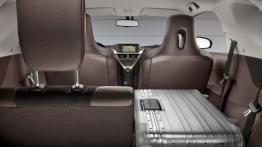 Toyota iQ - tylna kanapa złożona, widok z bagażnika