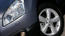Nissan Qashqai + 2 2009 - widok z przodu