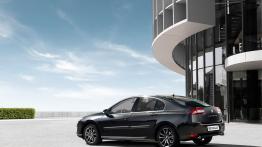 Renault Laguna po liftingu - lewy bok