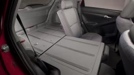 Toyota Matrix 2011 - tylna kanapa złożona, widok z boku