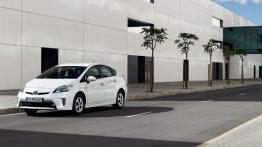 Toyota Prius Plug-in Hybrid - widok z przodu