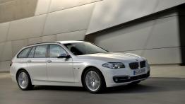 BMW serii 5 F11 520d Touring (2015) - prawy bok