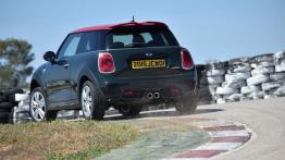 Mini John Cooper Works 2015 - widok z tyłu