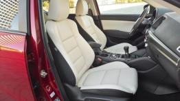 Mazda CX-5 Facelifting SKYACTIV-D AWD (2015) - widok ogólny wnętrza z przodu