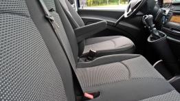 Mercedes Vito W639 Furgon Facelifting 110 CDI 95KM - galeria redakcyjna - fotel pasażera, widok z pr