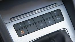 Skoda Octavia III Kombi 4x4 TDI (2013) - panel sterowania na tunelu środkowym