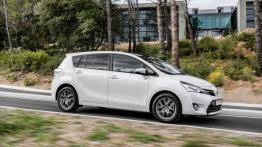 Toyota Verso Facelifting - prawy bok