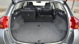 Toyota Auris II Touring Sports - tylna kanapa złożona, widok z bagażnika