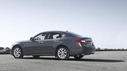 Infiniti M 2010 - lewy bok